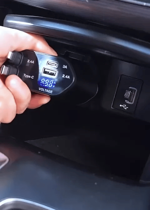 Cargador Retráctil Rápido para Auto